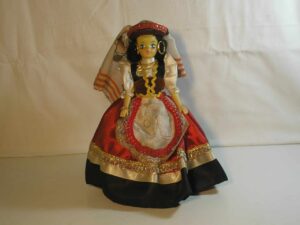 Boneca De Colecao Com Vestimenta Em Traje Tipico Da Alemanha