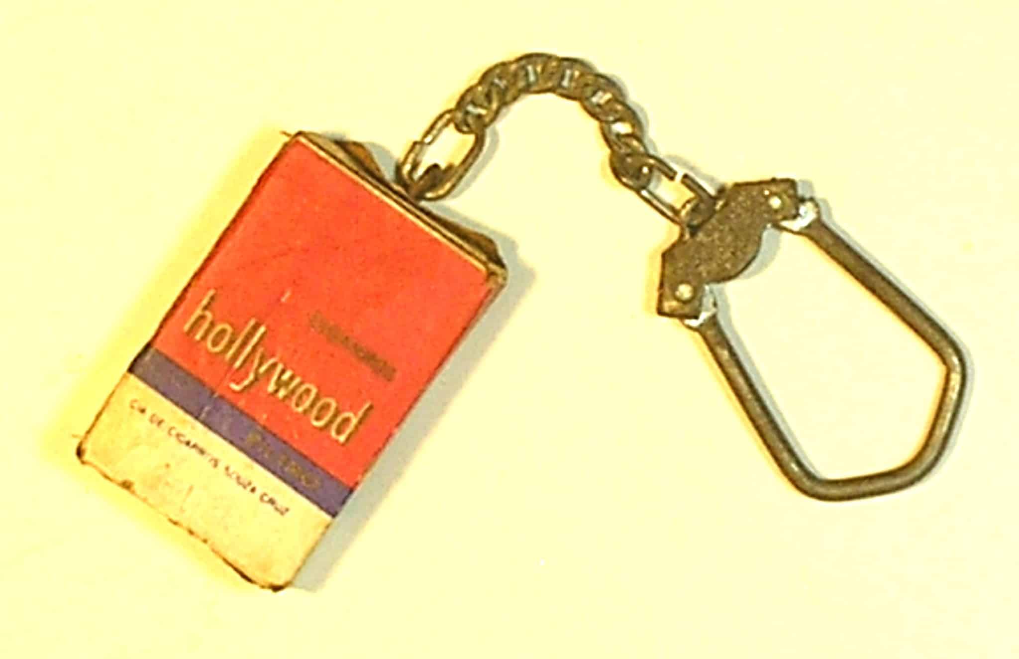 | Casa do Colecionador Chaveiro com o famoso maço de cigarros Hollywood / Raro