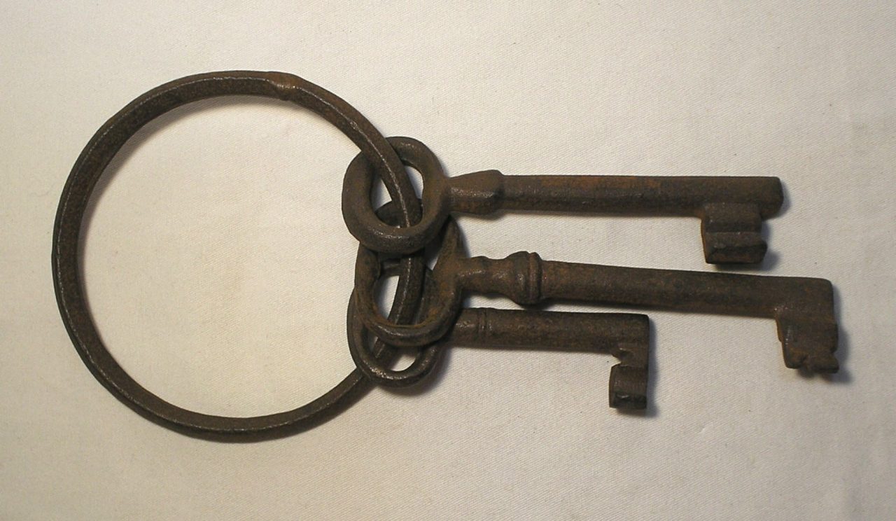 | Casa do Colecionador Três Chaves de porta de Cenzala ou convento no arco de ferro