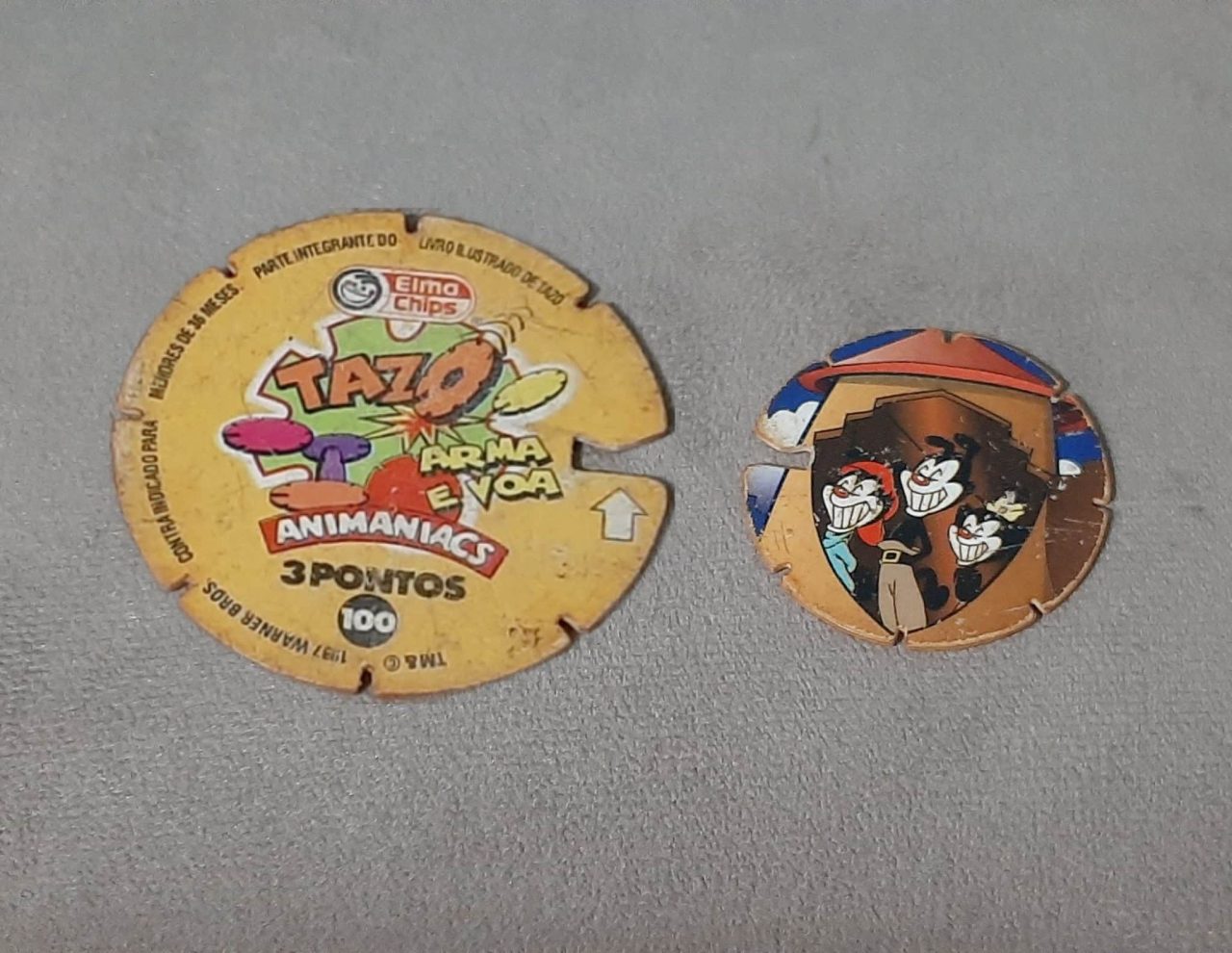| Casa do Colecionador Mega tazos arma e voa animaniacs N 100