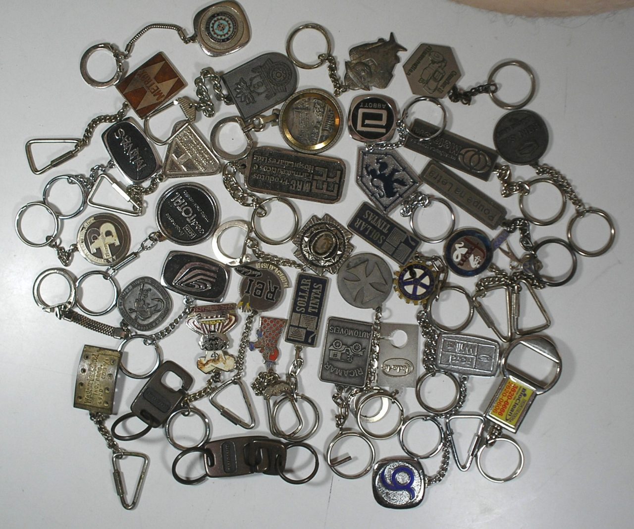 | Casa do Colecionador 36 Chaveiros diferentes diversos motivos em metal