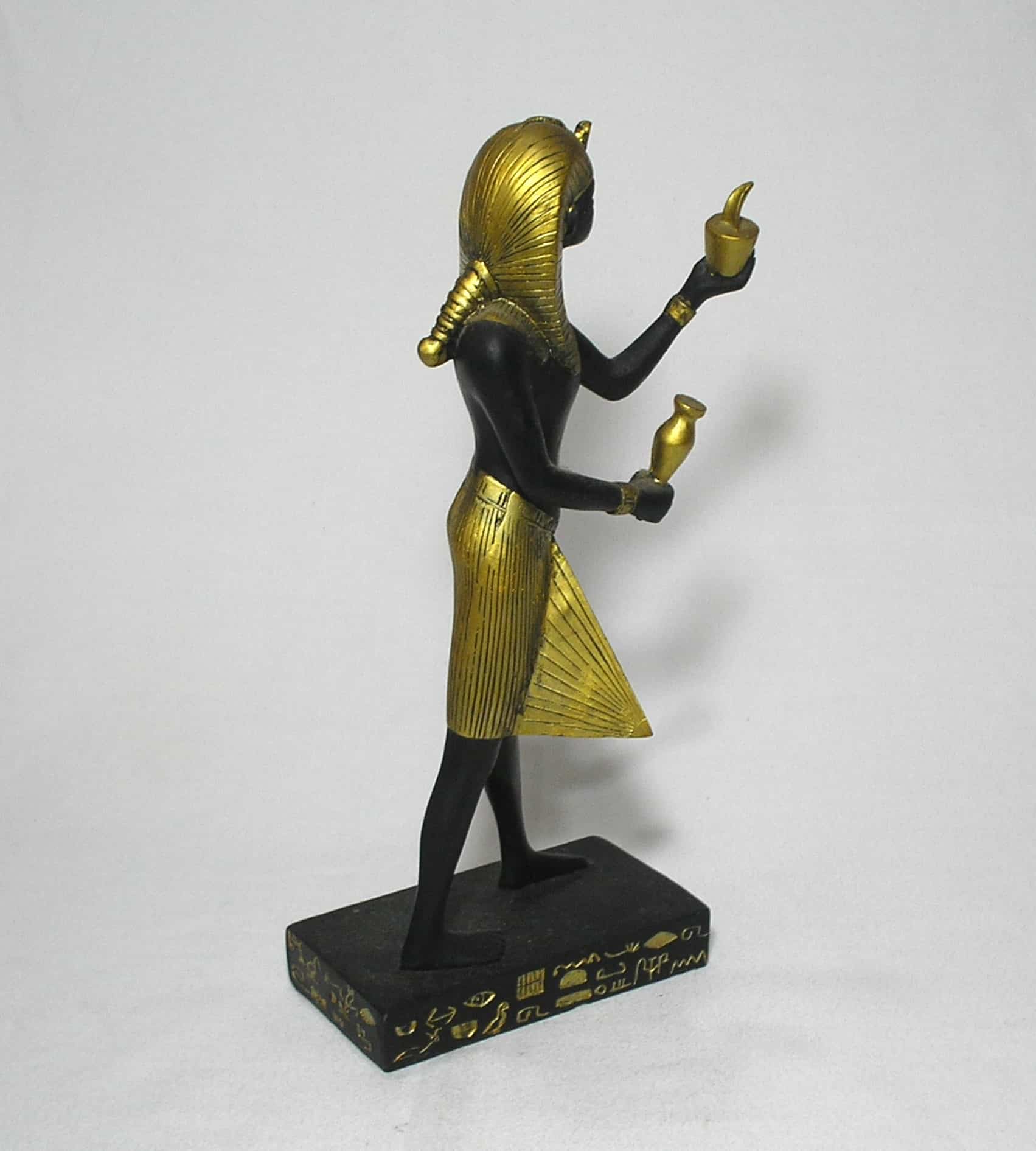 | Casa do Colecionador Escultura de Egipcio Guardião Servo do Faraó com oferendas nas mãos