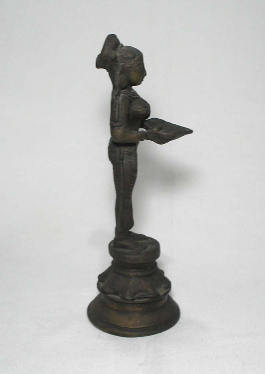 | Casa do Colecionador Escultura de Mulher Egipcia carregando prato de oferenda - metal bronze
