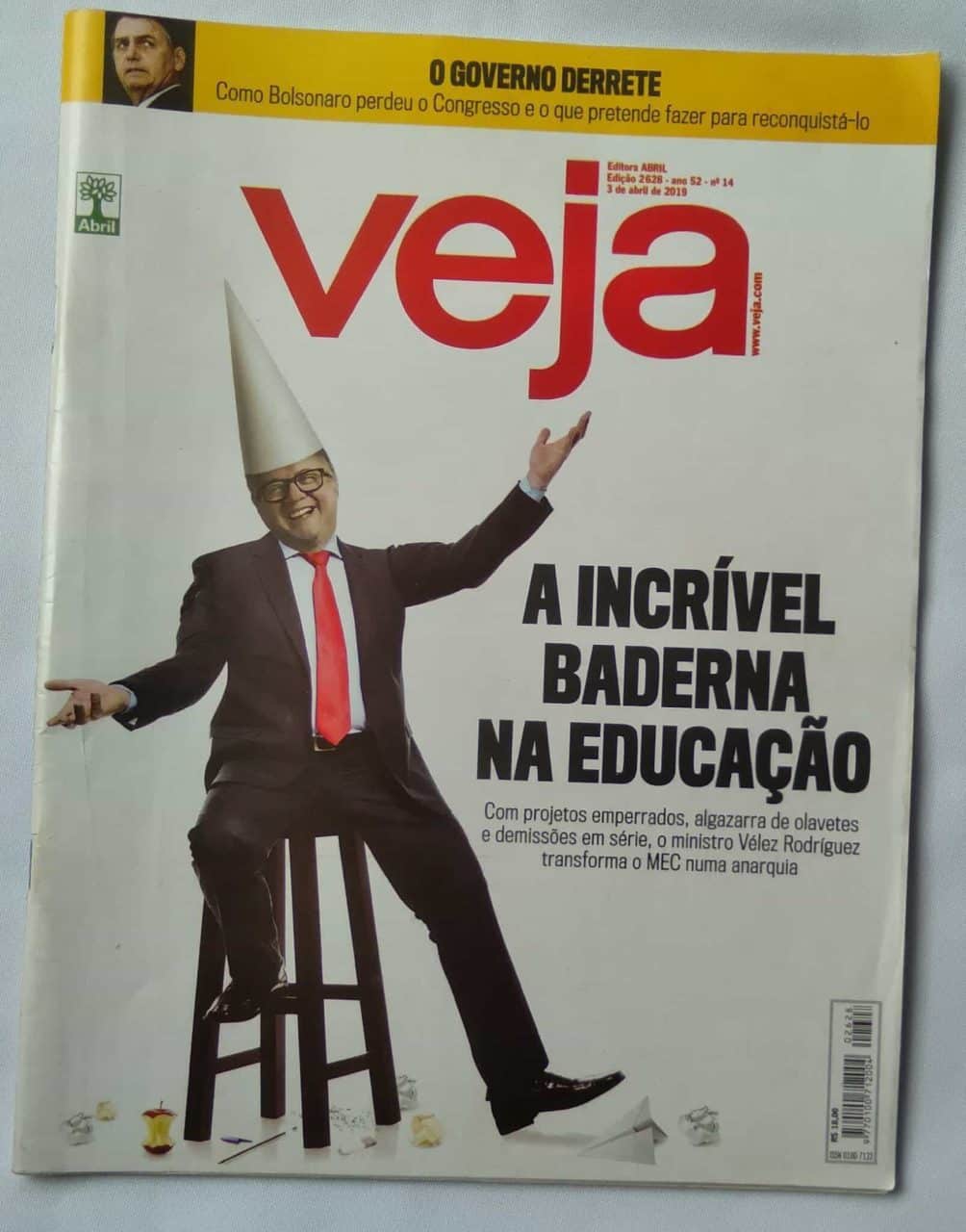 | Casa do Colecionador 244T Revista Veja 2628. Incrível baderna na educação. Governo derrete.