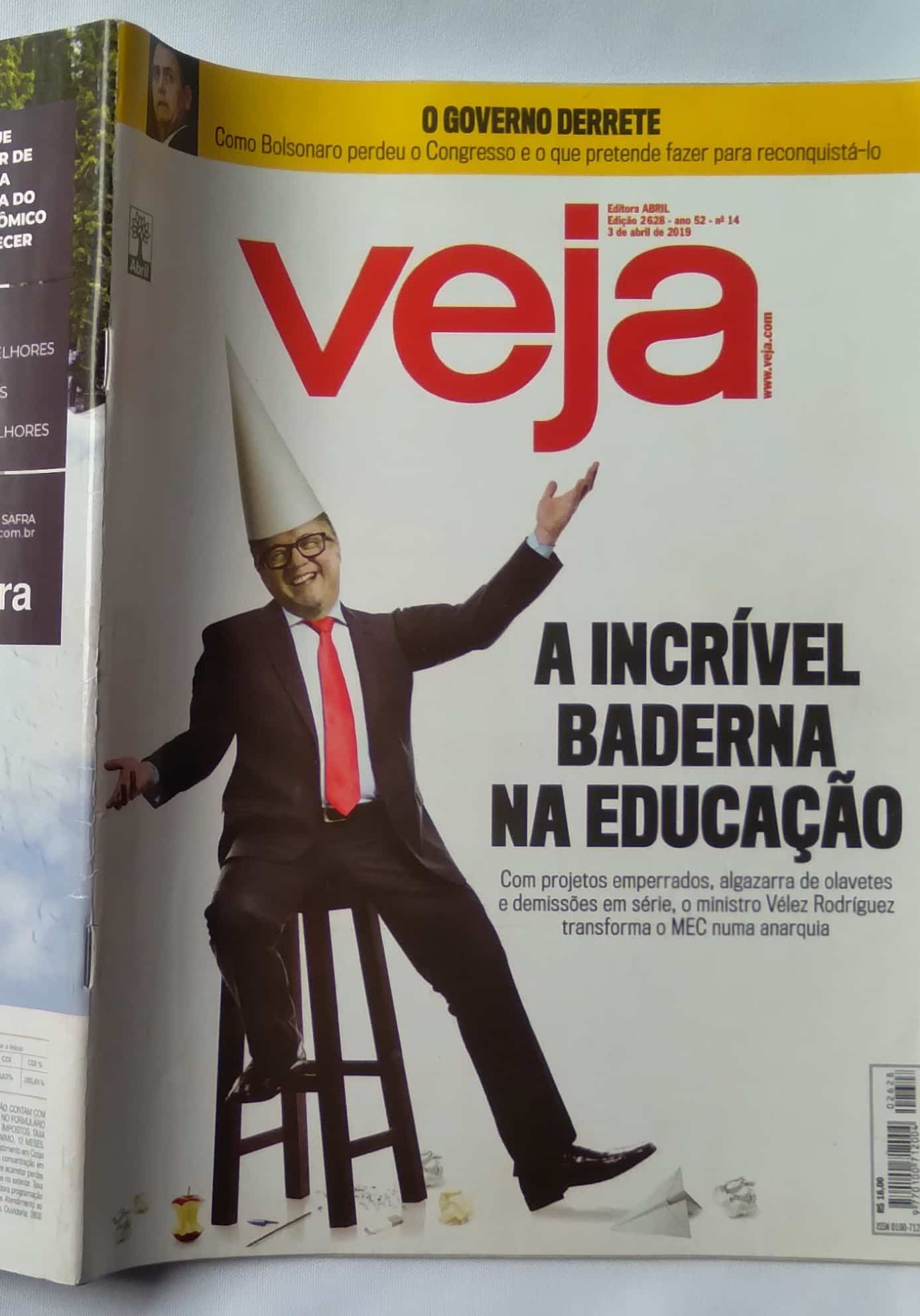 | Casa do Colecionador 244T Revista Veja 2628. Incrível baderna na educação. Governo derrete.