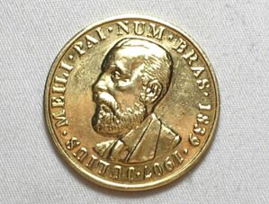 Medalha da Associação Bras. de Numismática - ABN - do Rio de Janeiro comemorativa a Julius Meili pai da Numismática - 1839/1907 / Ano XLV = 45 = 1951 a 1996 / Bronze Dourada / Flor de Cunho / Foram cunhadas poucas peças / Rara