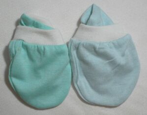 Dois Pares de luvinhas para Recém nascido na cor verde e Azul claro em malha - menino