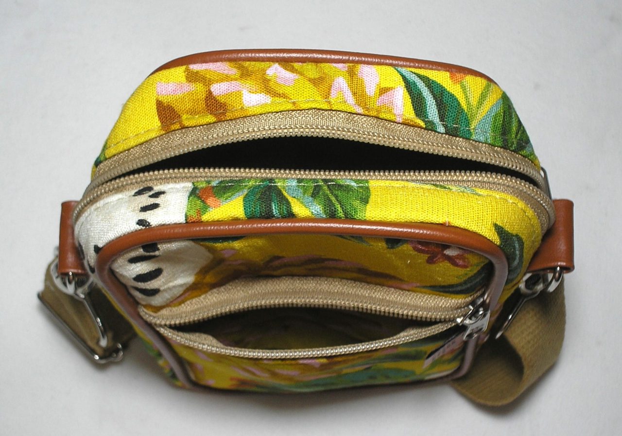 | Casa do Colecionador - Farme - Nova Bolsa de Ombro - Unisex - "Shoulder bag" - "ótimo para Bike" com "Estampa da Farme" de qualidade, Tecido e alça em algodão forrada por dentro com nylon 600 totalmente impermeável -
