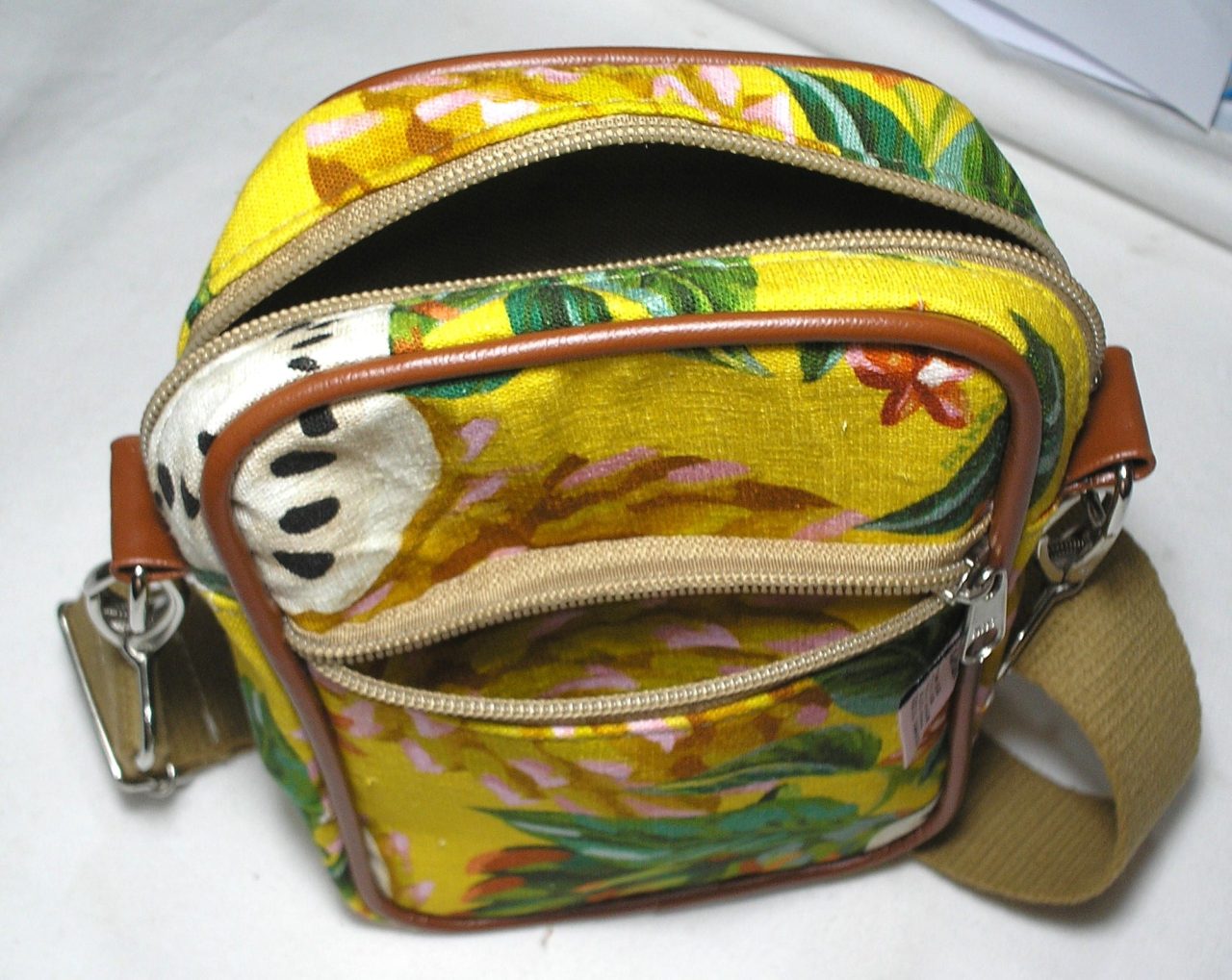 | Casa do Colecionador - Farme - Nova Bolsa de Ombro - Unisex - "Shoulder bag" - "ótimo para Bike" com "Estampa da Farme" de qualidade, Tecido e alça em algodão forrada por dentro com nylon 600 totalmente impermeável -