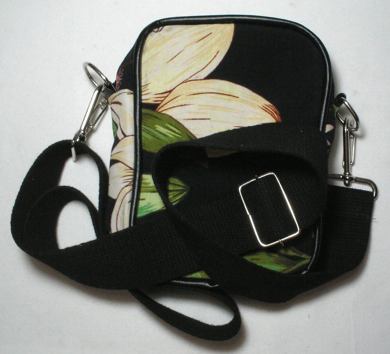 | Casa do Colecionador Farme - Nova Bolsa de Ombro - Unisex - "Shoulder bag" - "ótimo para Bike" com "Estampa da Farme" de qualidade, Tecido e alça em algodão forrada por dentro com nylon 600 totalmente impermeável -