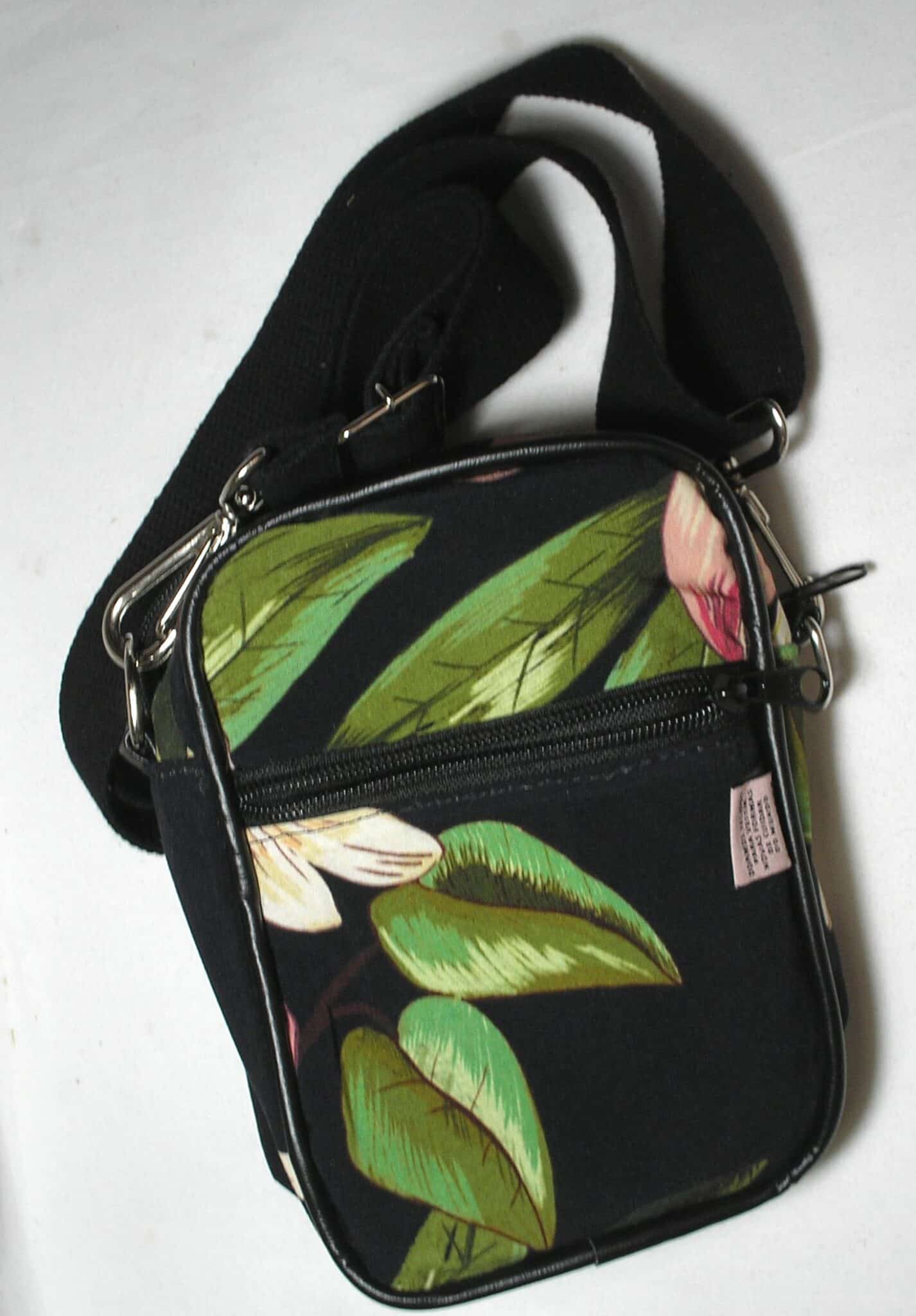 | Casa do Colecionador Farme - Nova Bolsa de Ombro - Unisex - "Shoulder bag" - "ótimo para Bike" com "Estampa da Farme" de qualidade, Tecido e alça em algodão forrada por dentro com nylon 600 totalmente impermeável -