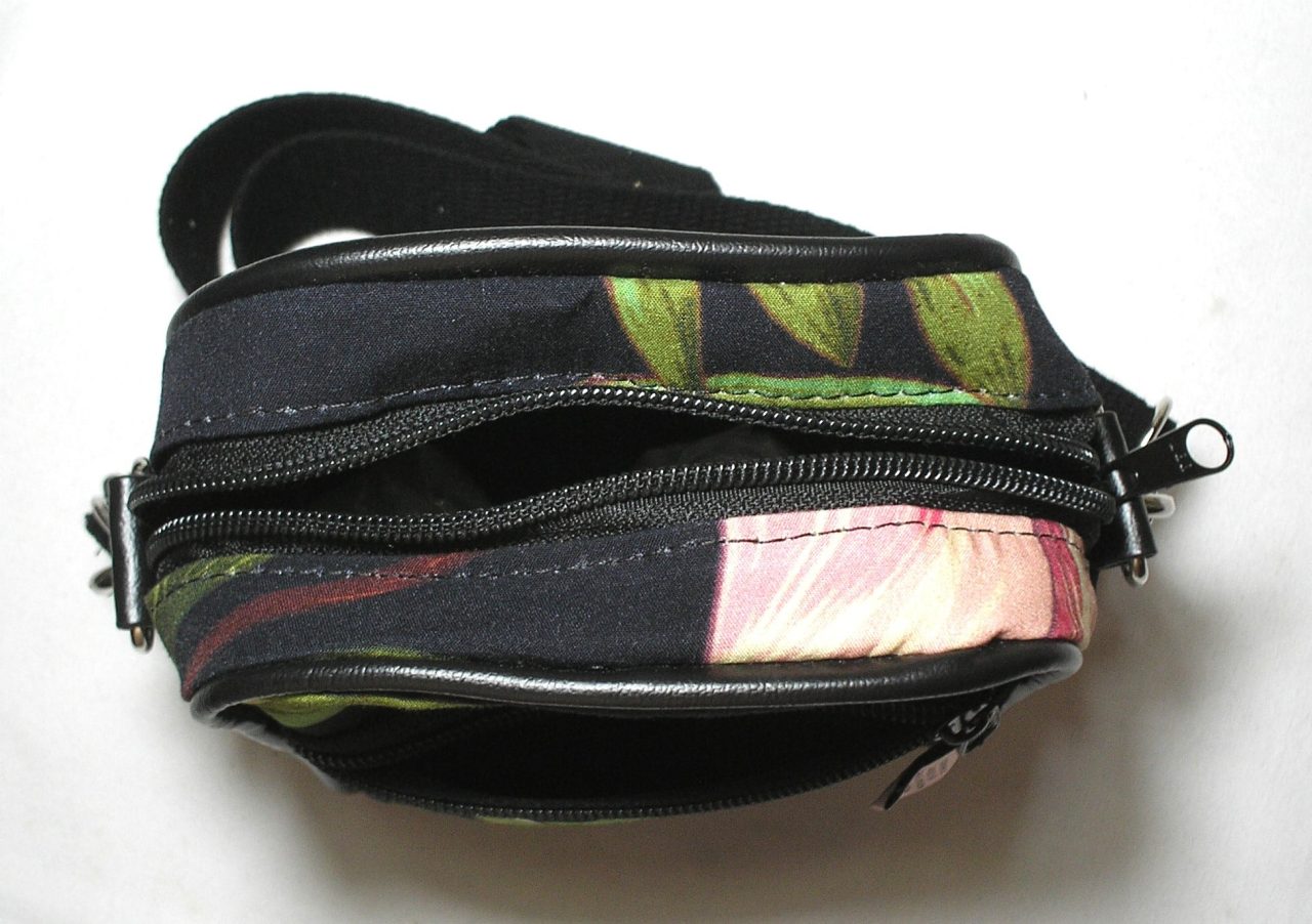 | Casa do Colecionador Farme - Nova Bolsa de Ombro - Unisex - "Shoulder bag" - "ótimo para Bike" com "Estampa da Farme" de qualidade, Tecido e alça em algodão forrada por dentro com nylon 600 totalmente impermeável -
