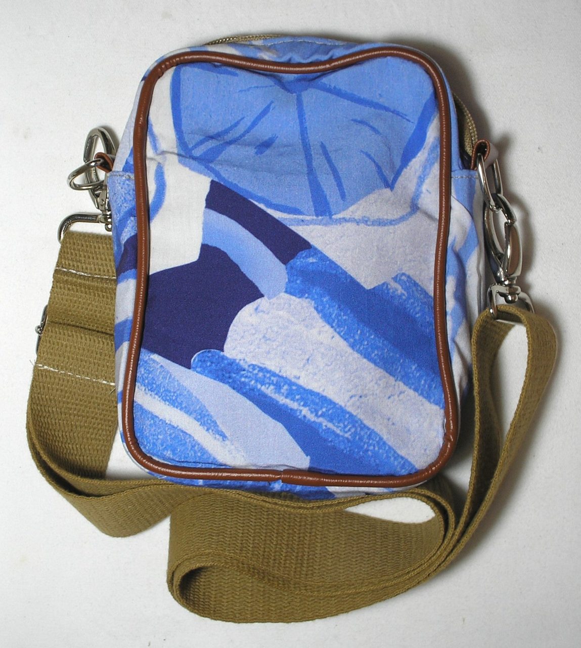 | Casa do Colecionador - Farme - Nova Bolsa de Ombro - Unisex - "Shoulder bag" - "ótimo para Bike" com "Estampa da Farme" de qualidade, Tecido e alça em algodão forrada por dentro com nylon 600 totalmente impermeável -