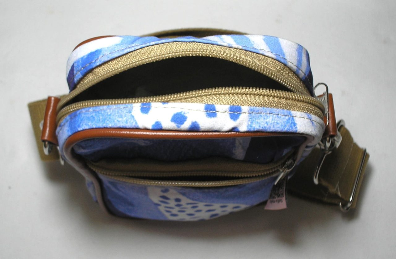 | Casa do Colecionador - Farme - Nova Bolsa de Ombro - Unisex - "Shoulder bag" - "ótimo para Bike" com "Estampa da Farme" de qualidade, Tecido e alça em algodão forrada por dentro com nylon 600 totalmente impermeável -