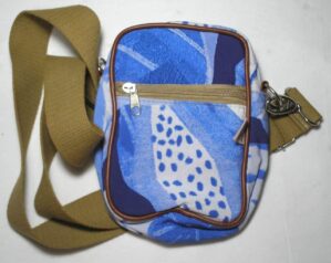 - Farme - Nova Bolsa de Ombro - Unisex - "Shoulder bag" - "ótimo para Bike" com "Estampa da Farme" de qualidade, Tecido e alça em algodão forrada por dentro com nylon 600 totalmente impermeável -