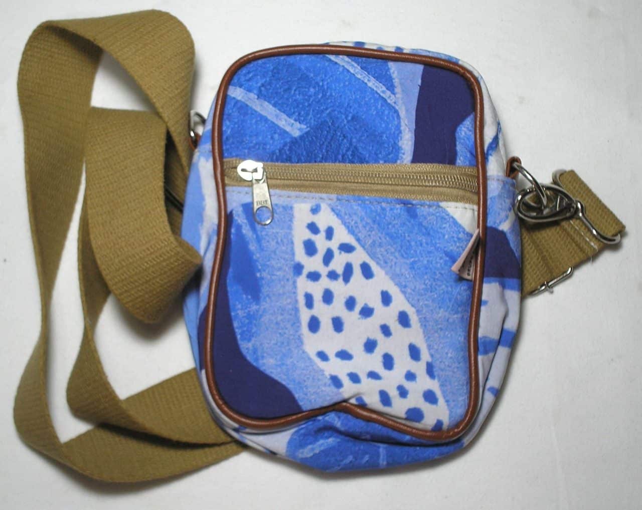 | Casa do Colecionador - Farme - Nova Bolsa de Ombro - Unisex - "Shoulder bag" - "ótimo para Bike" com "Estampa da Farme" de qualidade, Tecido e alça em algodão forrada por dentro com nylon 600 totalmente impermeável -