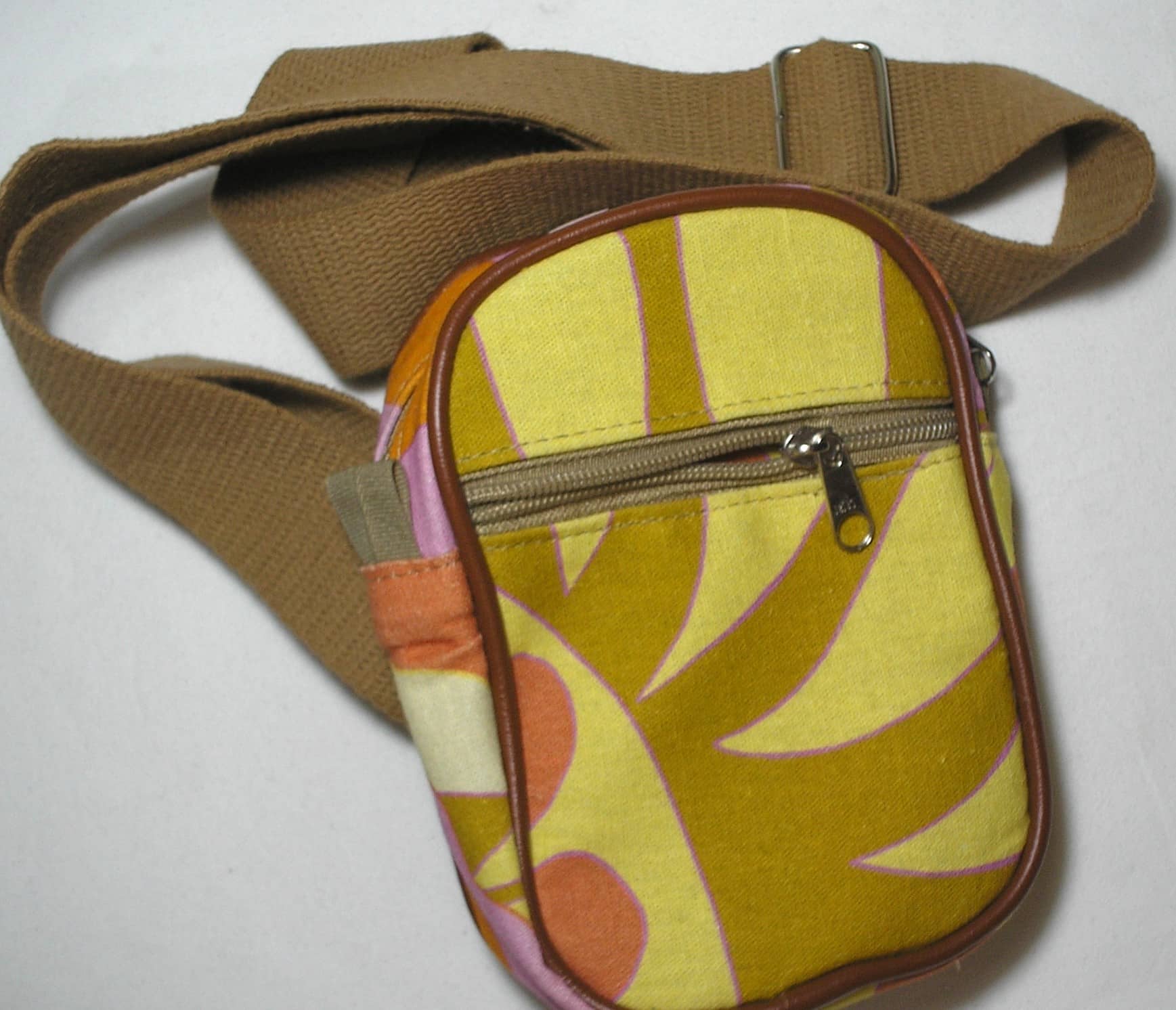 | Casa do Colecionador - Farme - Nova Bolsa de Ombro - Unisex "Shoulder bag" - "ótimo para Bike" com "Estampa da Farme" de qualidade, Tecido e alça em algodão forrada por dentro com nylon 600 totalmente impermeável -