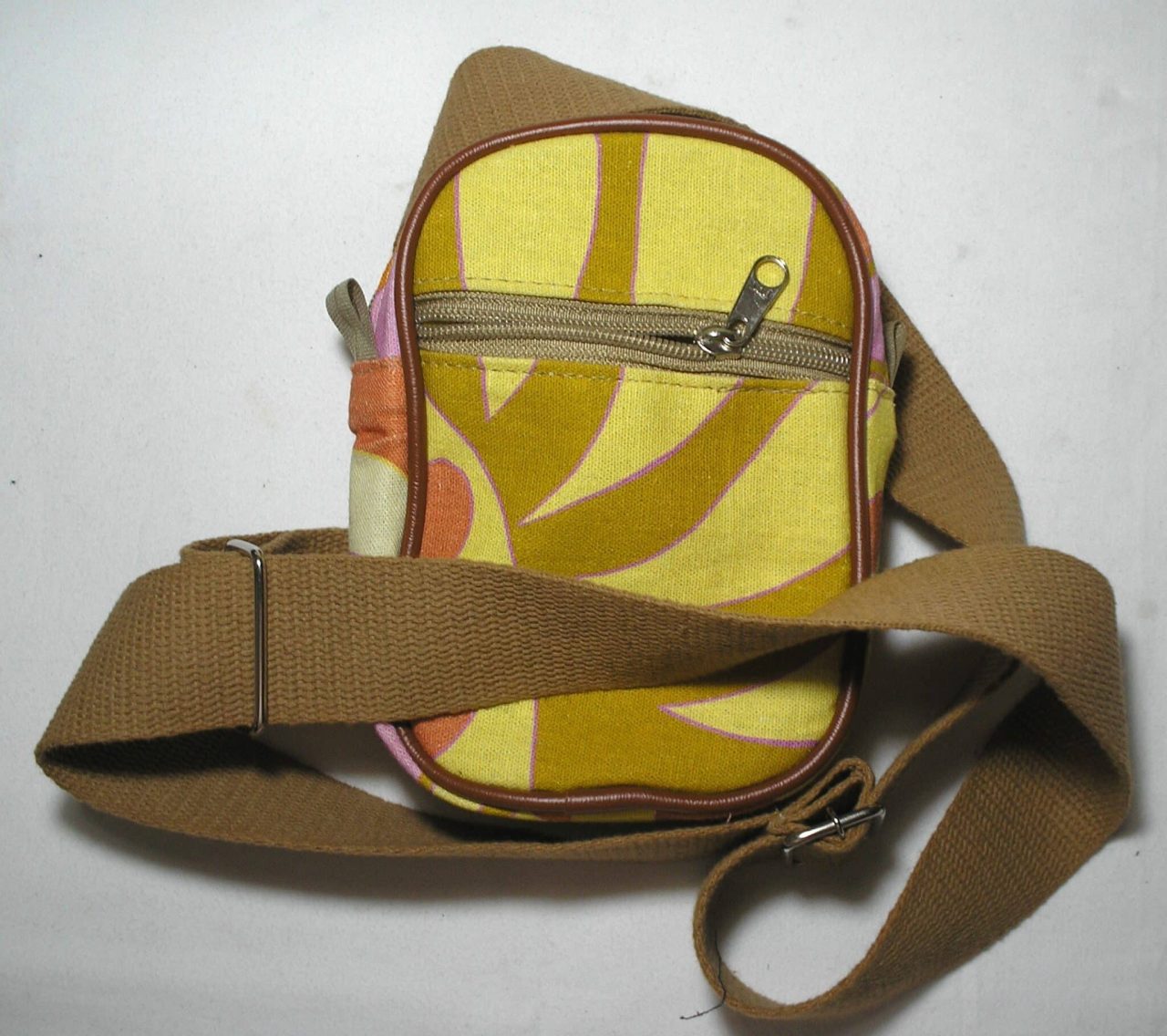 | Casa do Colecionador - Farme - Nova Bolsa de Ombro - Unisex "Shoulder bag" - "ótimo para Bike" com "Estampa da Farme" de qualidade, Tecido e alça em algodão forrada por dentro com nylon 600 totalmente impermeável -