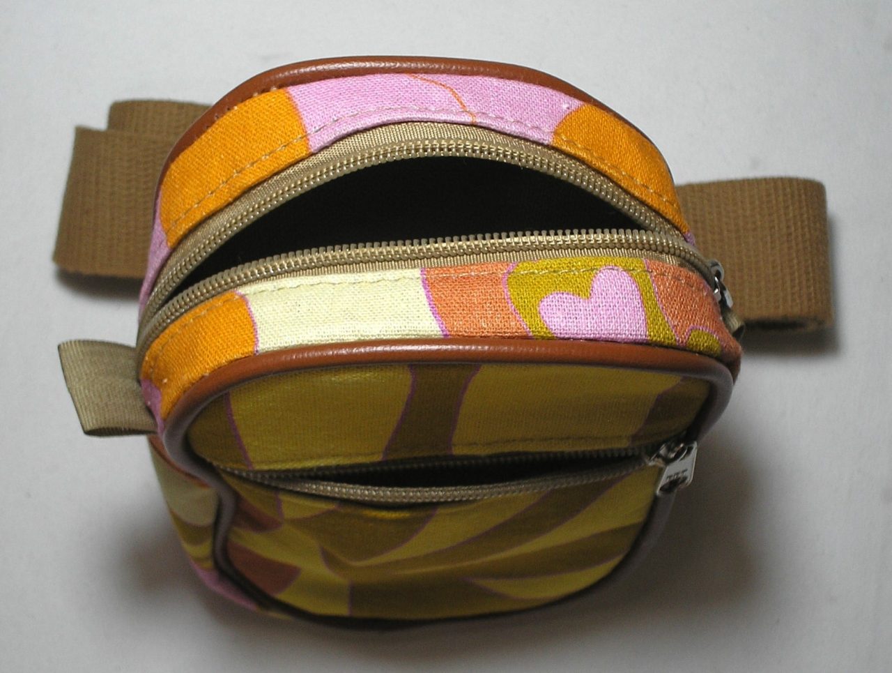 | Casa do Colecionador - Farme - Nova Bolsa de Ombro - Unisex "Shoulder bag" - "ótimo para Bike" com "Estampa da Farme" de qualidade, Tecido e alça em algodão forrada por dentro com nylon 600 totalmente impermeável -