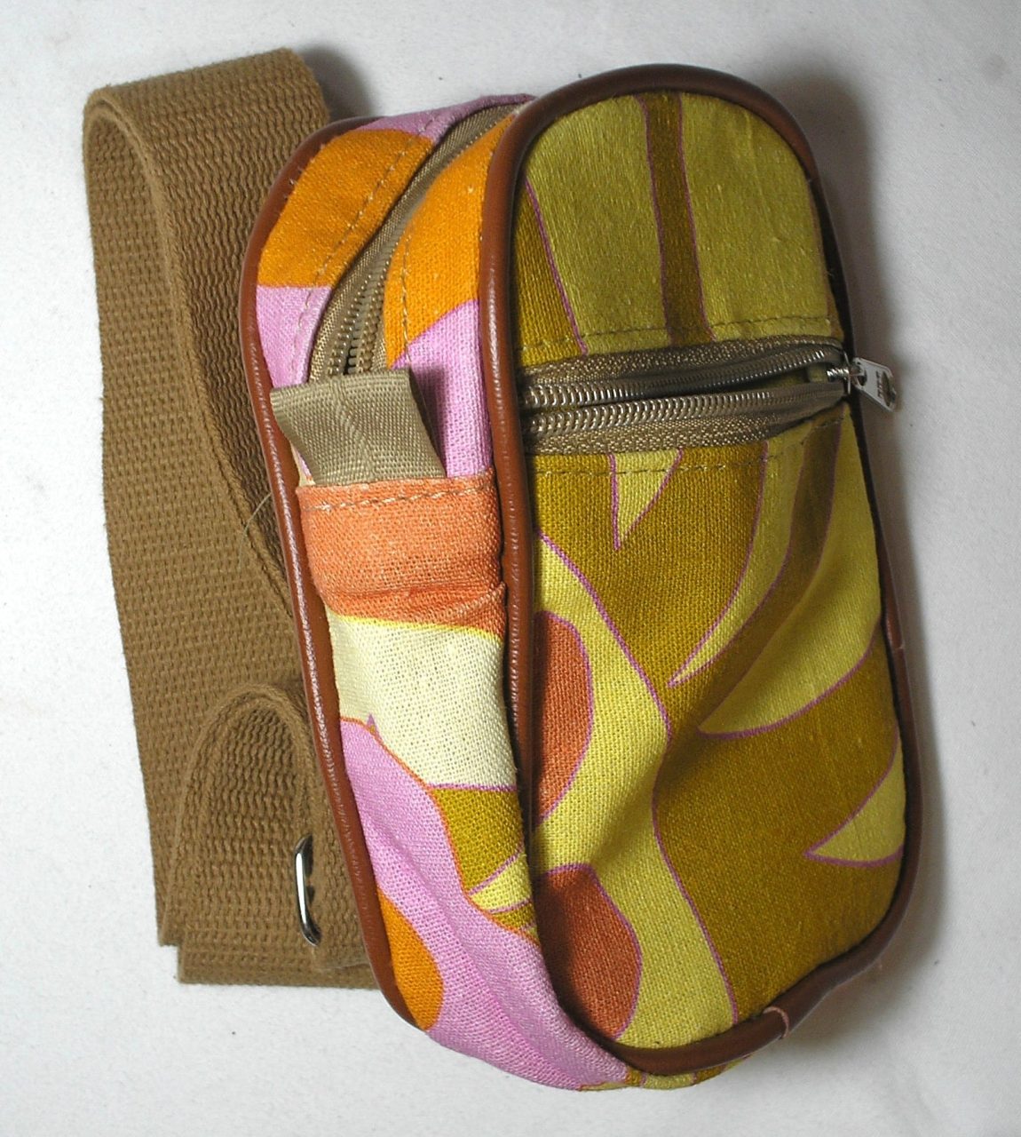 | Casa do Colecionador - Farme - Nova Bolsa de Ombro - Unisex "Shoulder bag" - "ótimo para Bike" com "Estampa da Farme" de qualidade, Tecido e alça em algodão forrada por dentro com nylon 600 totalmente impermeável -