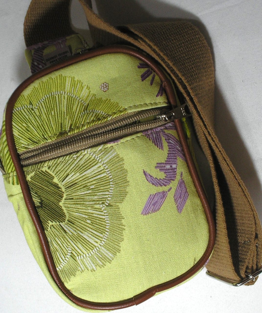 | Casa do Colecionador Farme - Nova Bolsa de Ombro - Unisex - "Shoulder bag" - "ótimo para Bike" com "Estampa da Farme" de qualidade, Tecido e alça em algodão forrada por dentro com nylon 600 totalmente impermeável -