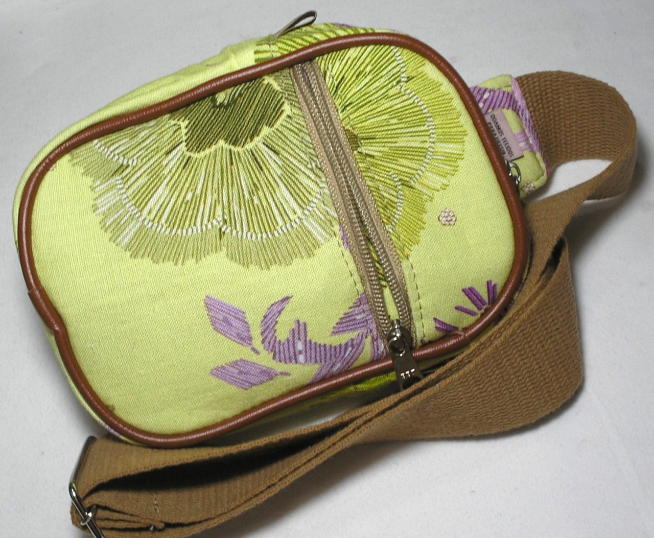 | Casa do Colecionador Farme - Nova Bolsa de Ombro - Unisex - "Shoulder bag" - "ótimo para Bike" com "Estampa da Farme" de qualidade, Tecido e alça em algodão forrada por dentro com nylon 600 totalmente impermeável -