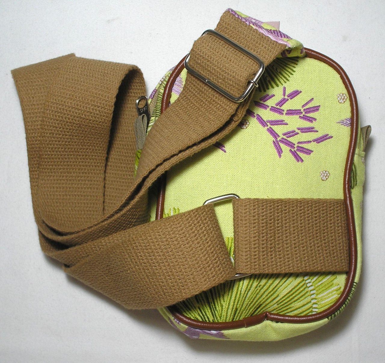 | Casa do Colecionador Farme - Nova Bolsa de Ombro - Unisex - "Shoulder bag" - "ótimo para Bike" com "Estampa da Farme" de qualidade, Tecido e alça em algodão forrada por dentro com nylon 600 totalmente impermeável -
