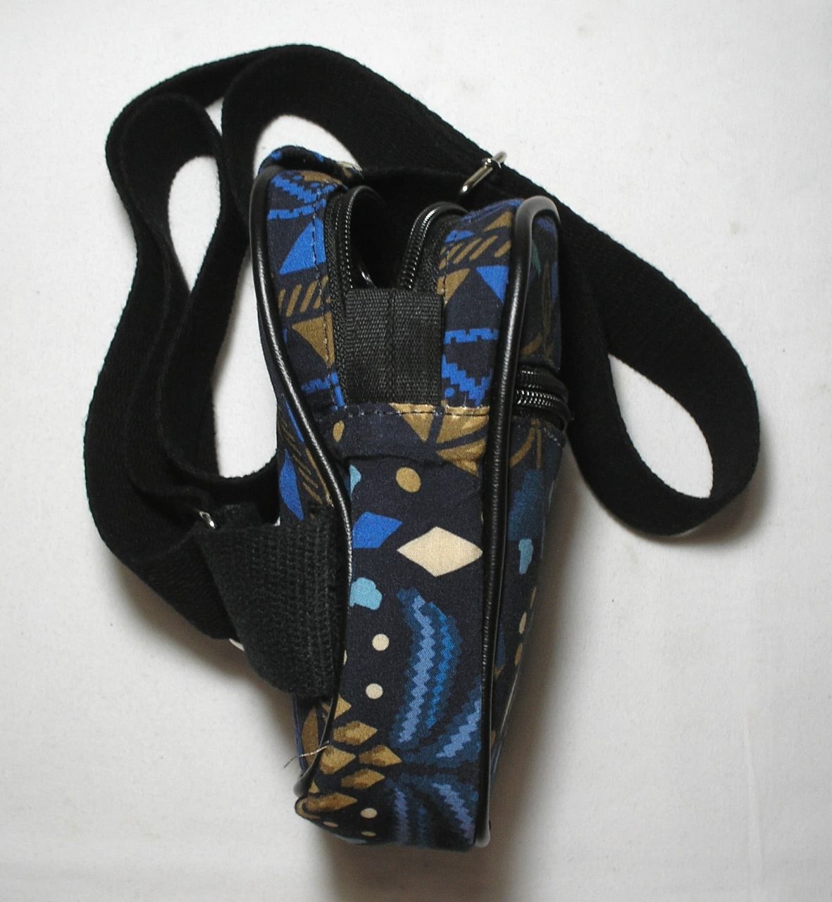 | Casa do Colecionador Farme - Nova Bolsa de Ombro - Unisex - "Shoulder bag" - "ótimo para Bike" com "Estampa da Farme" de qualidade, Tecido e alça em algodão forrada por dentro com nylon 600 totalmente impermeável -