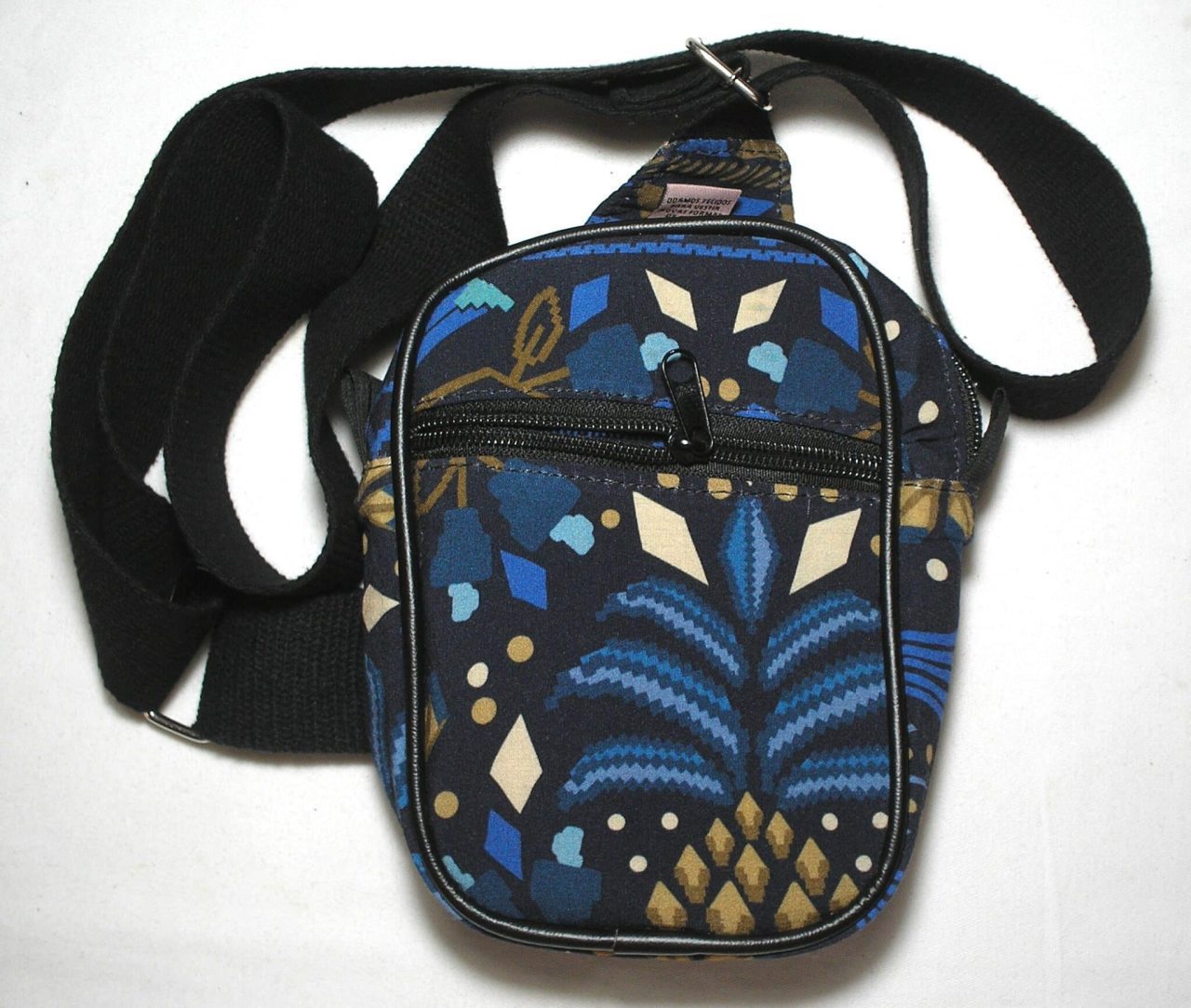 | Casa do Colecionador Farme - Nova Bolsa de Ombro - Unisex - "Shoulder bag" - "ótimo para Bike" com "Estampa da Farme" de qualidade, Tecido e alça em algodão forrada por dentro com nylon 600 totalmente impermeável -