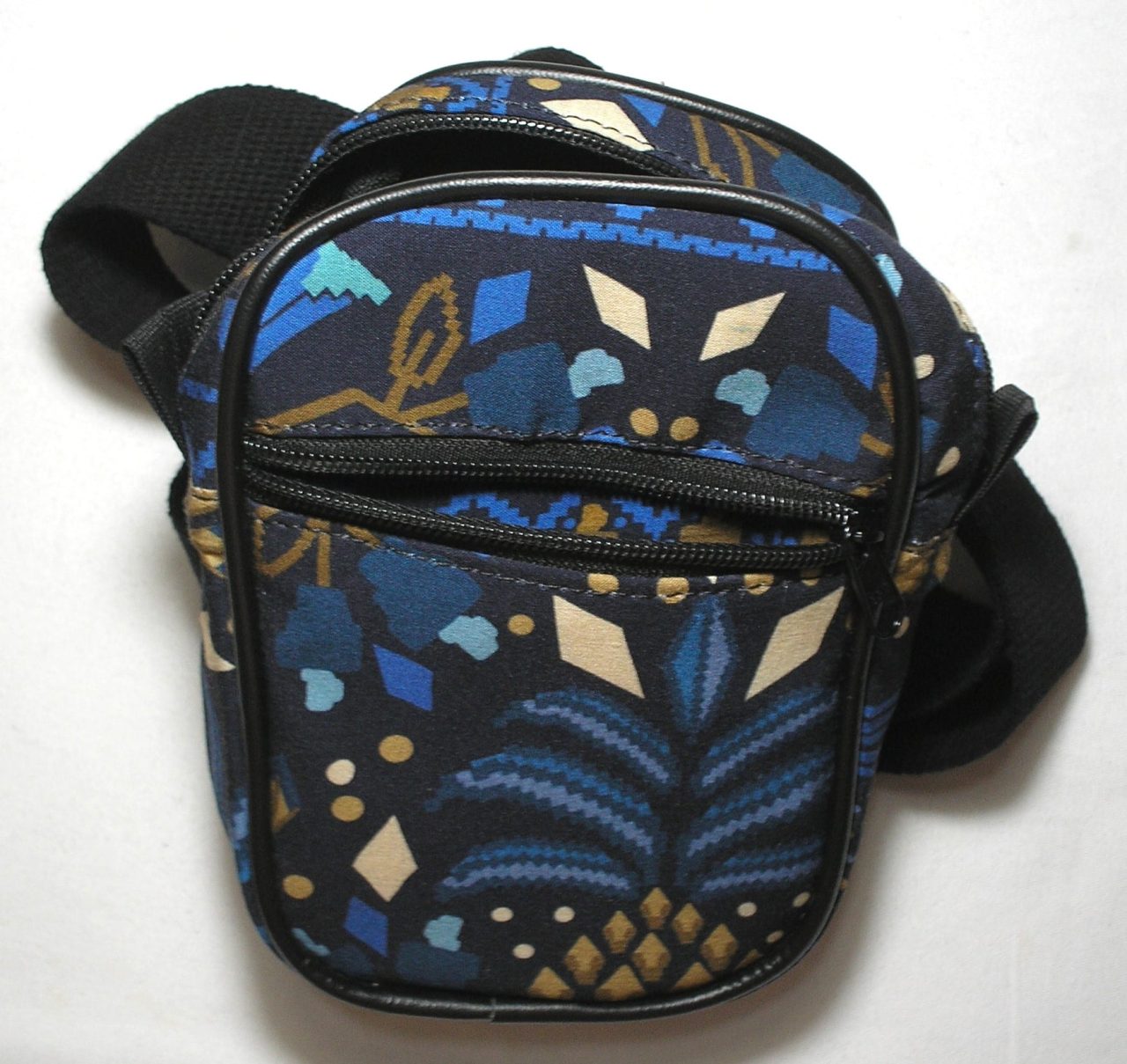 | Casa do Colecionador Farme - Nova Bolsa de Ombro - Unisex - "Shoulder bag" - "ótimo para Bike" com "Estampa da Farme" de qualidade, Tecido e alça em algodão forrada por dentro com nylon 600 totalmente impermeável -