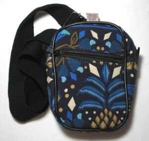 Farme - Nova Bolsa de Ombro - Unisex - "Shoulder bag" - "ótimo para Bike" com "Estampa da Farme" de qualidade, Tecido e alça em algodão forrada por dentro com nylon 600 totalmente impermeável -