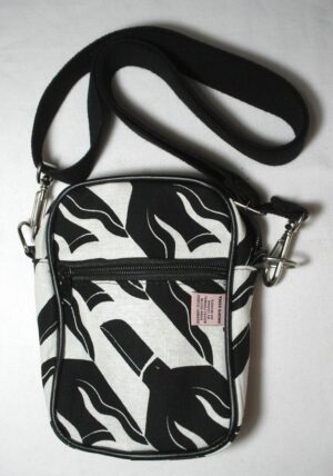 Farme - Nova Bolsa de Ombro - Unisex - "Shoulder bag" - "ótimo para Bike" - com "Estampa da Farme" de qualidade, Tecido e alça em algodão forrada por dentro com nylon 600 totalmente impermeável -
