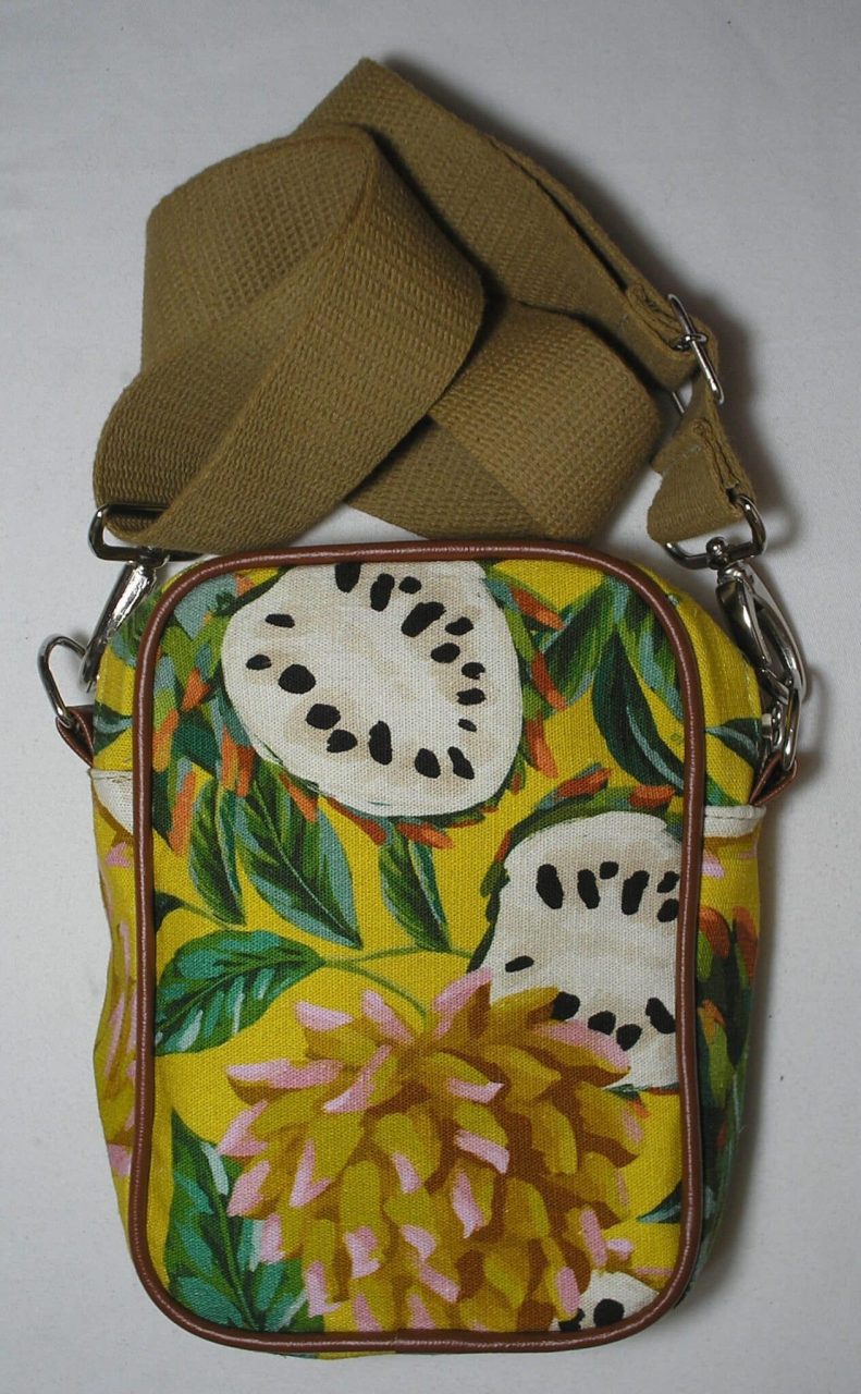 | Casa do Colecionador - Farme - Nova Bolsa de Ombro - Unisex - "Shoulder bag" - "ótimo para Bike" com "Estampa da Farme" de qualidade, Tecido e alça em algodão forrada por dentro com nylon 600 totalmente impermeável -