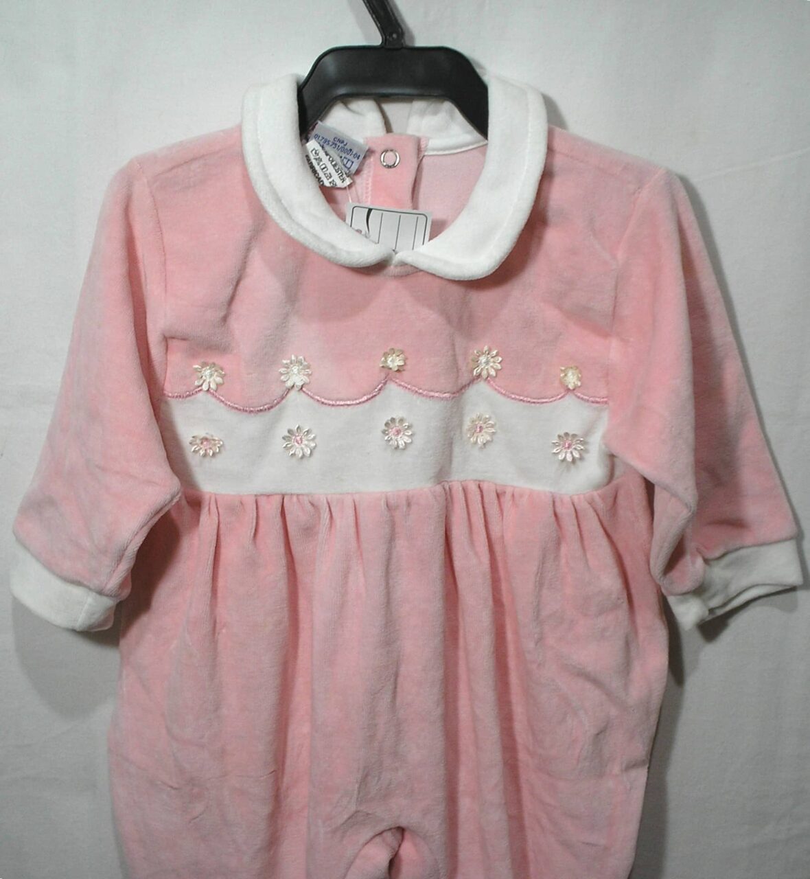 | Casa do Colecionador - Macacão bebê menina veste 3 meses na cor rosa com detalhes frontal em branco - pé fechado - 100% algodão