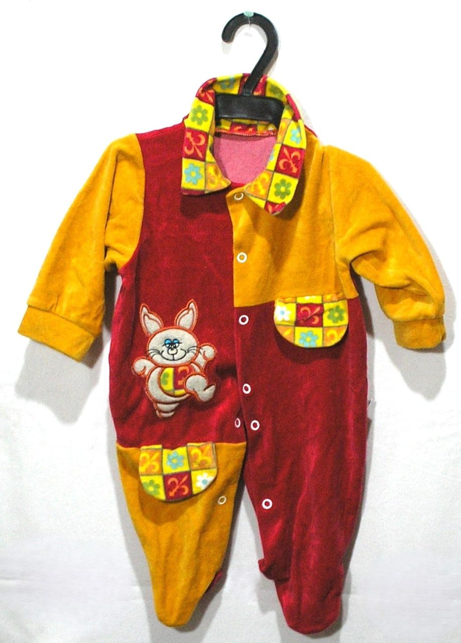 | Casa do Colecionador - Macacão bebê menino veste 1 mês na cor amarelo e vermelho com detalhes e gatinho - pé fechado - 100% algodão