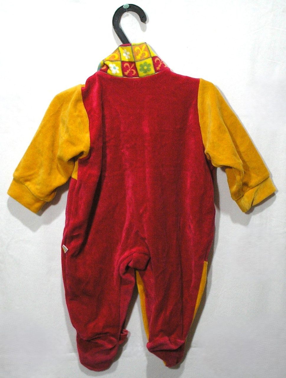 | Casa do Colecionador - Macacão bebê menino veste 1 mês na cor amarelo e vermelho com detalhes e gatinho - pé fechado - 100% algodão