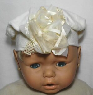 Touca Infantil Menina Recém nascida até 6 meses, Plush tipo aveludado com decoração frontal