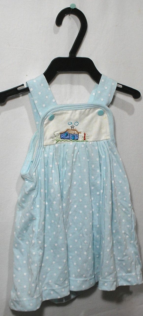 | Casa do Colecionador Vestido em malha da cor azul com bolinhas brancas, bordado casinha, veste menina de 1 a 6 meses