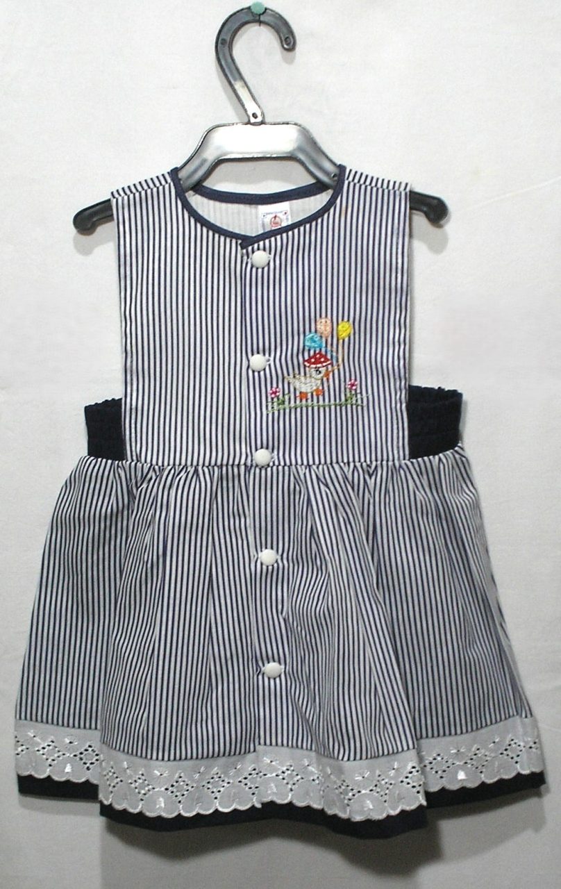 | Casa do Colecionador Vestido infantil listrado com acabamento em azul marinho sem mangas bordado e bainha em renda, veste menina 2 anos
