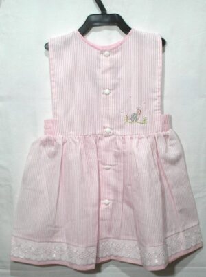 Vestido infantil listrado com acabamento em rosa sem mangas bordado e bainha em renda, veste menina 3 anos