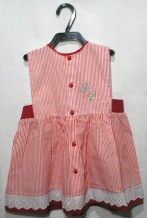 Vestido infantil listrado com acabamento em vermelho sem mangas bordado e bainha em renda, veste menina 2 anos