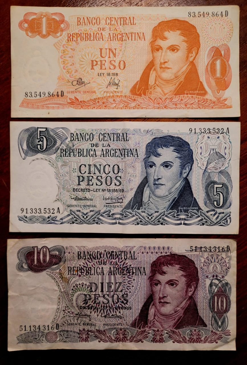 | Casa do Colecionador Argentina - 1, 5 e 10 Pesos Argentino (Cédulas Estrangeiras)