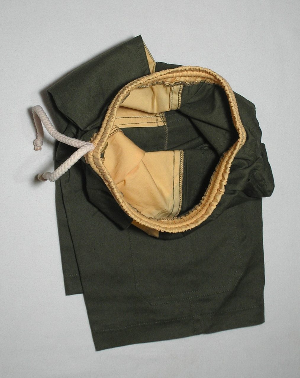 | Casa do Colecionador Bermuda Menino de excelente qualidade 100% algodão com 6 bolsos e cintura de cadarço, veste menino 3, 4, 5 anos