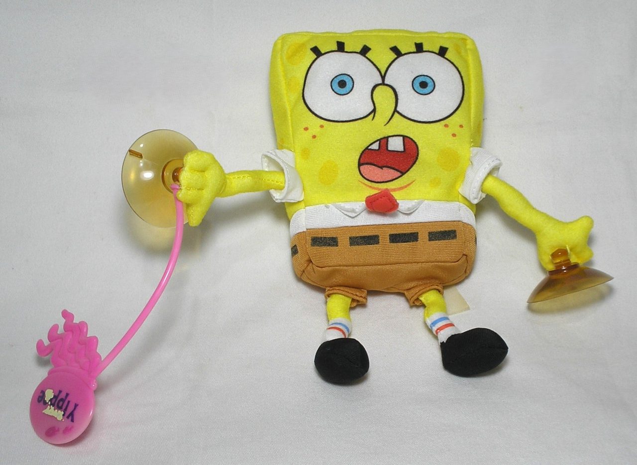 | Casa do Colecionador Boneco de pelúcia do Bob Esponja "Calça Quadrada" - super fofo, muito macio e suave. Possui duas ventosas para poder pendurar no vidro, no carro ou em qualquer lugar.