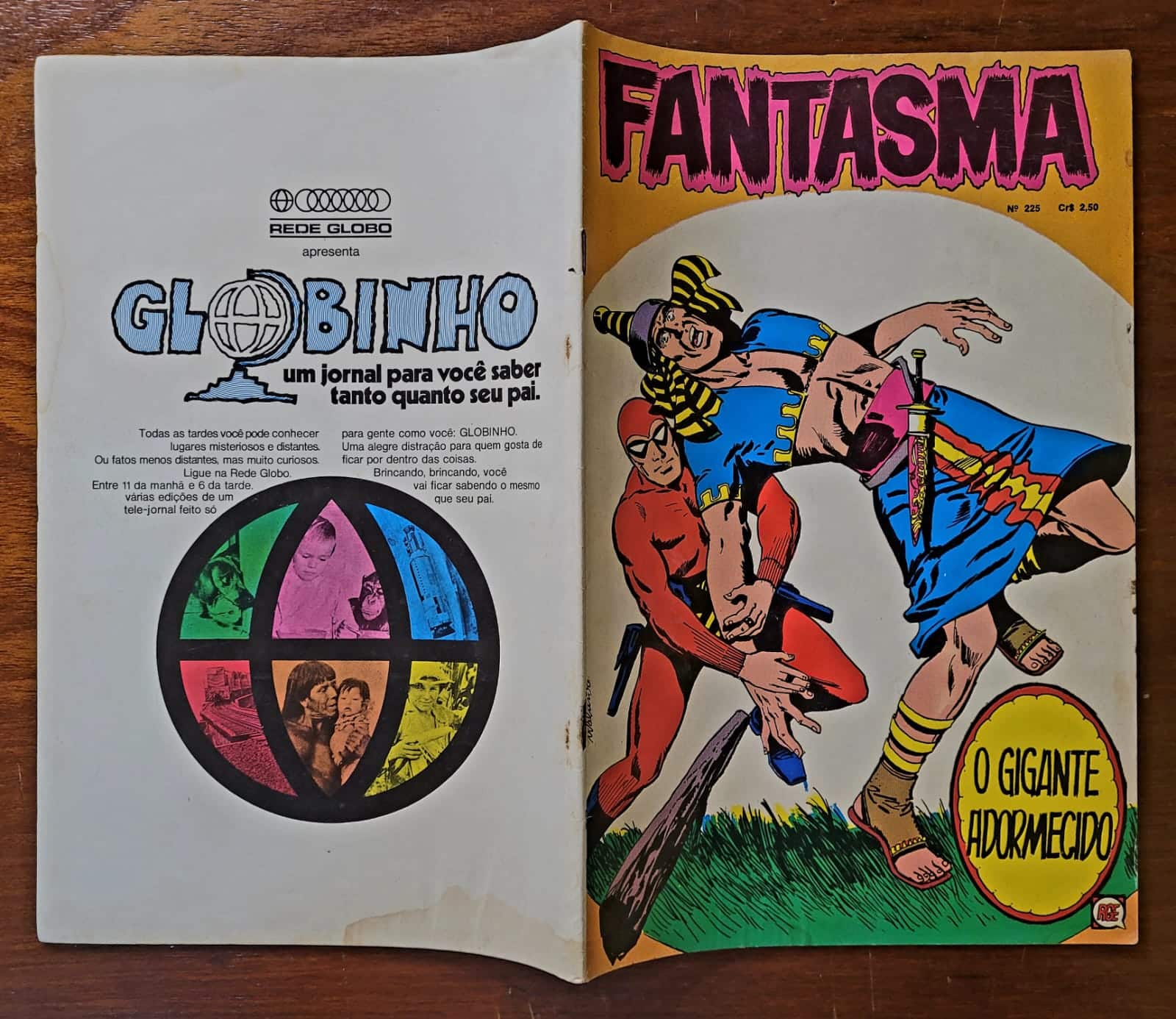 | Casa do Colecionador Fantasma Nº 225 - O Gigante Adormecido (Rio Gráfica Editora) Dezembro de 1974 (HQ/Gibi)