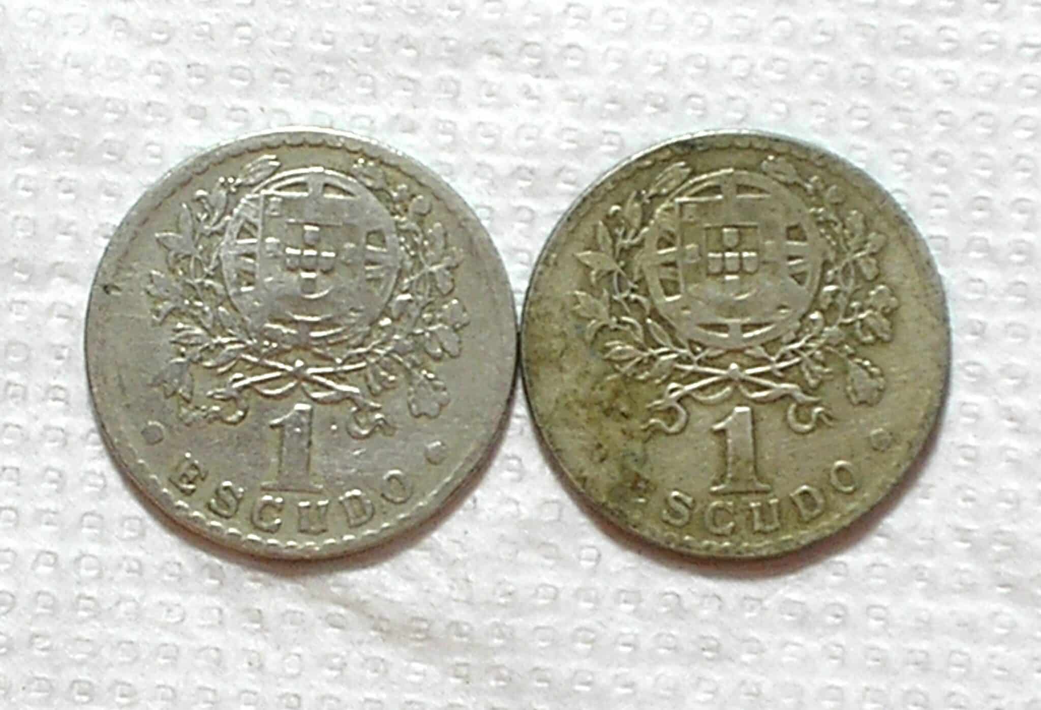 | Casa do Colecionador Portugal) 1 Escudo - 1927 e 1928 / Escassa / 26mm / Co/Ni / box54.2