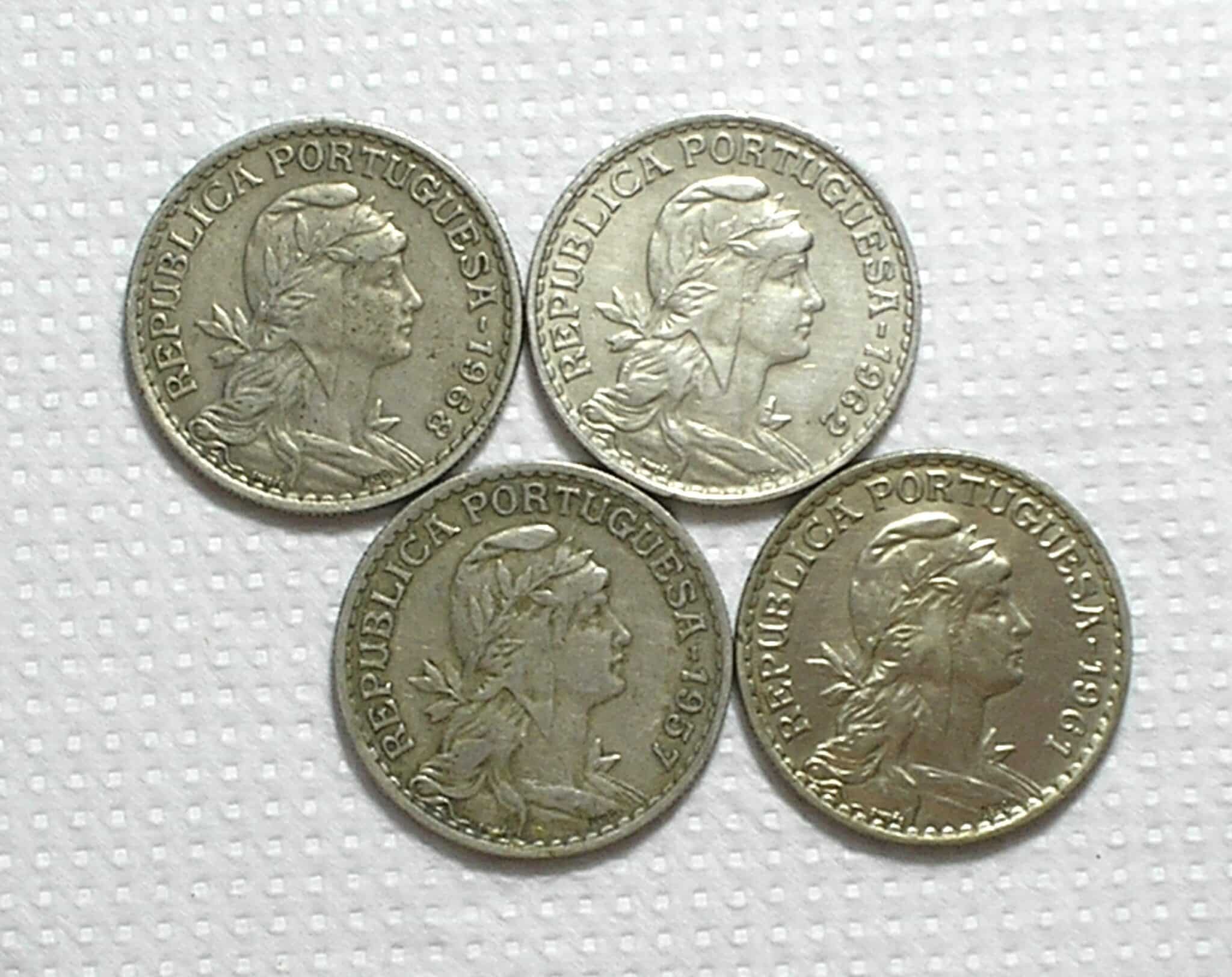 | Casa do Colecionador Portugal) 1 Escudo - 1957 - 1961 -1962 - 1968 / 26mm / co/Ni / box54