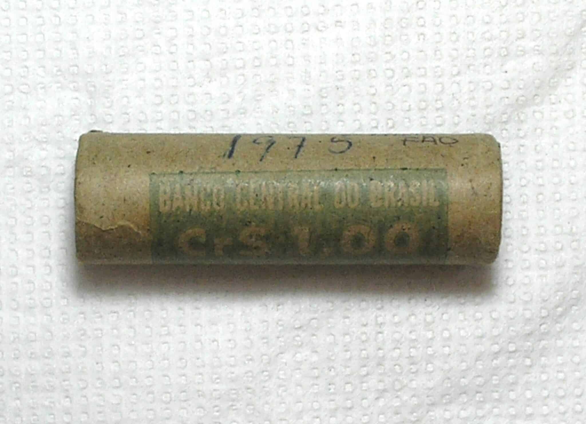 | Casa do Colecionador - Rolo Original fechado do Banco central do Brasil com 50 moedas de 2 Centavos 1975 - Flor de Cunho - Peças escassas / m440.4