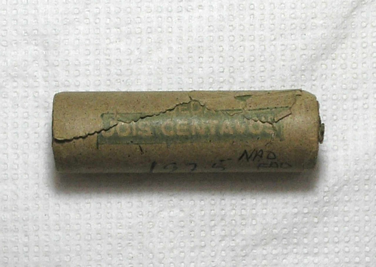 | Casa do Colecionador - Rolo Original fechado do Banco central do Brasil com 50 moedas de 2 Centavos 1975 - Flor de Cunho - Peças escassas / m440.4