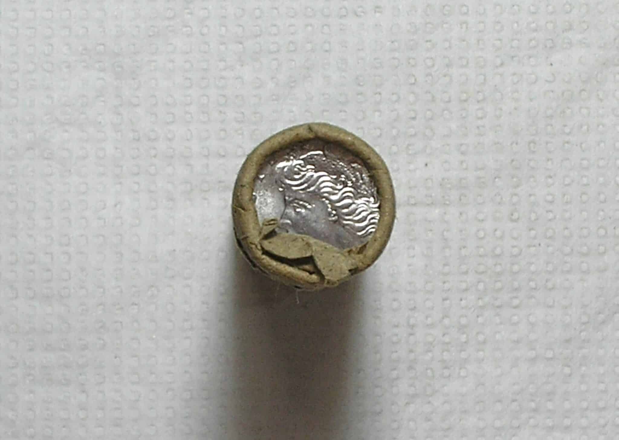 | Casa do Colecionador - Rolo Original fechado do Banco central do Brasil com 50 moedas de 2 Centavos 1975 - Flor de Cunho - Peças escassas / m440.4